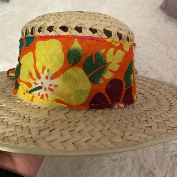 Straw Hat - Picture 3 of 8